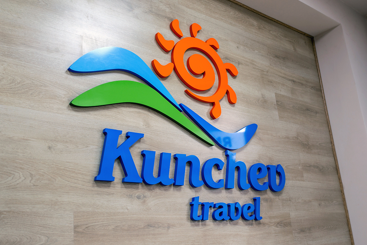 Интериорно 3D лого за офис на  Kunchev Travel